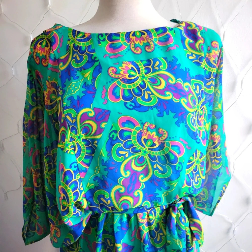 • Chadwicks • Flowy Dress • Belted Waist • Colorful Green Paisley / Size 8 - Picture 2 of 7